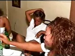 Porno storie jaune procace ragazza asiatica ha dato due ragazzi di cioccolato