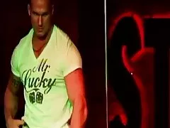 Porno russo con la cameriera sesso con un uomo maturo