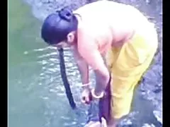 Visualizza vecchio porno portami in profondità nel tronco di un albero!