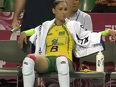 Video porno di sborrata peloso ragazze divertirsi con l'alcool