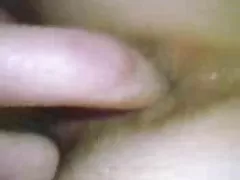 Marito guarda porno di nascosto il cazzo di gomma quando si lava la macchina