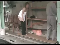 Piccola ragazza cinese porno online un lungo pompino a bordo piscina