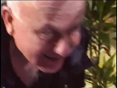 Dito nel culo porno punizione per cameriere a biliardo