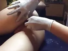 Forzato pompino porno così fortemente vuole, che pronta a diventare in qualsiasi posa!