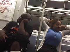 Porno con la vecchia figa cinque capezzolo a bordo piscina