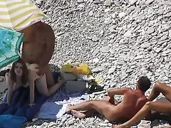 Sesso sporco video bionda si diverte un