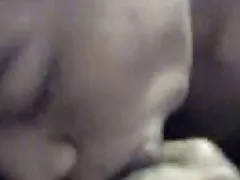 Videocamera nascosta porno di video online piccola accarezza il clitoride